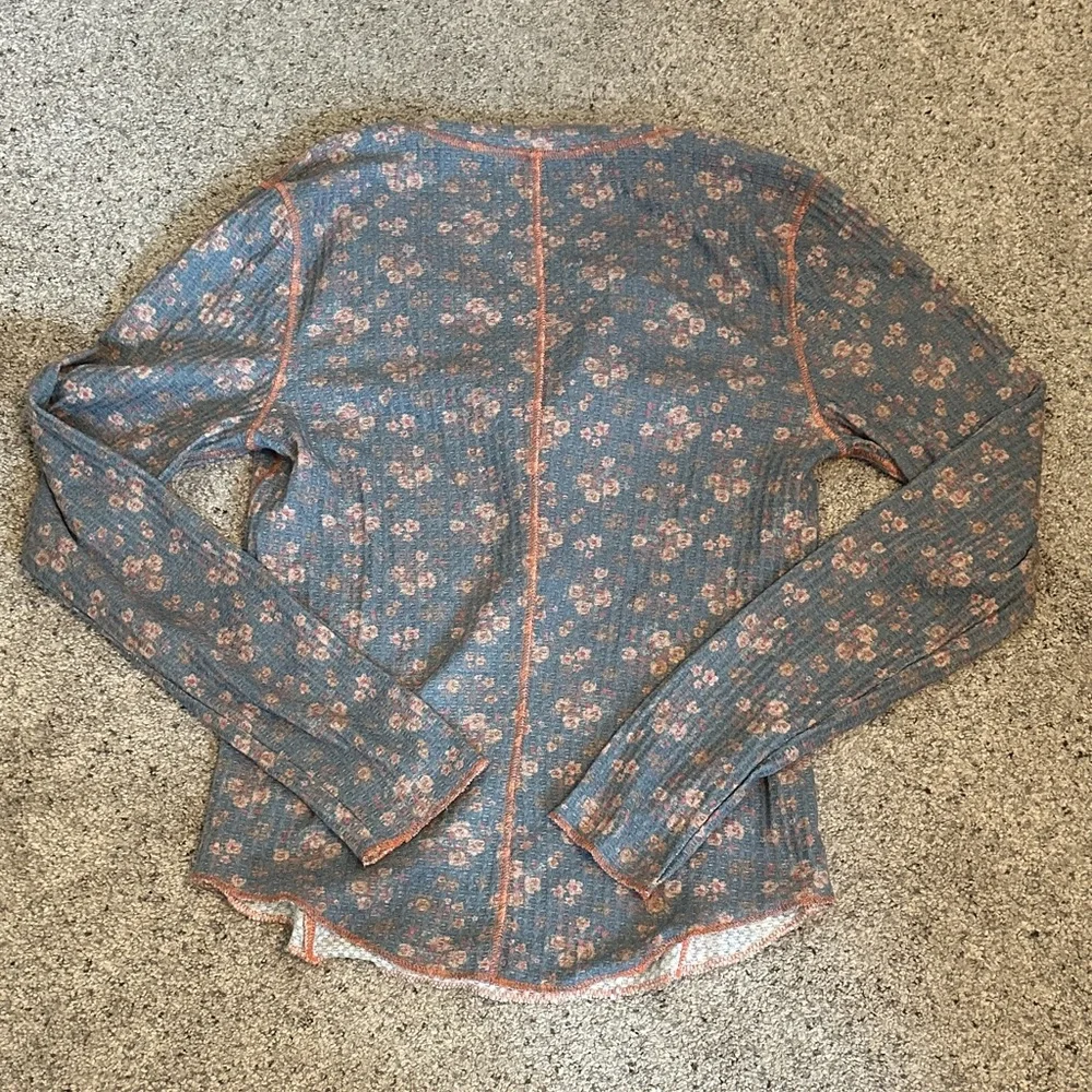 New Natural Life Reagan Thermal Henley ~ Slate Floral Blooms - Picture 7 of 8